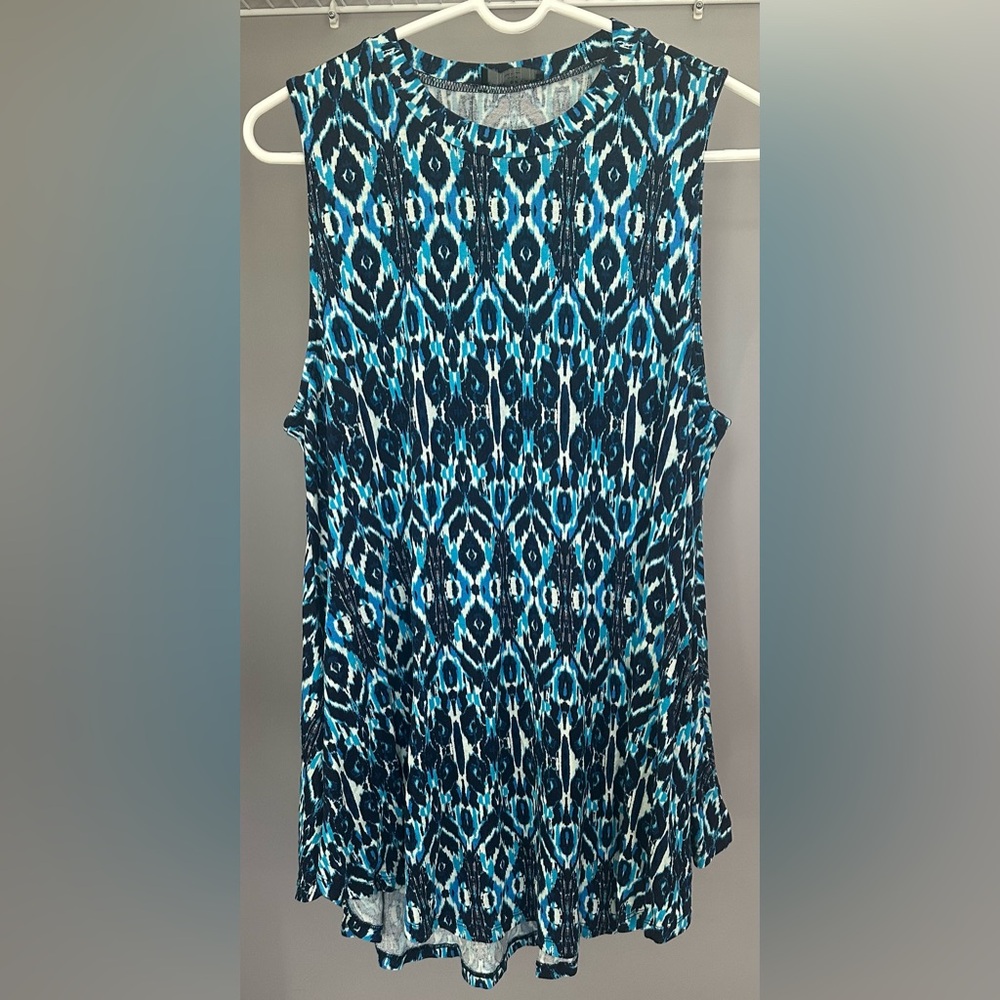 LANE BRYANT size 18/20, Blues and White, Sleeveless Top with Geometric Pattern